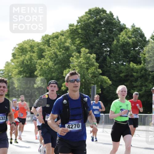 29.06.2025 - hella hamburg halbmarathon Jannik Wohlers http://msf.ph/oto/8236933 29.06.2025 09:53:47 Lombardsbrücke 1119, 1399, 1413, 1424, 1476, 1892, 1902, 2098, 2188, 2842, 3477, 3785, 4029, 4183, 4185, 4235, 4237, 4270, 5528, 6198, 6630, 6831, 7297, 8743, 8928, 9105, 9463, 9482, 9619, 10529, 11773, 11848, 12084, 12159, 12203, 12549, 12679, 12706, 12724, 12747, 13297, 13348, 13707, 14541, 14804, 15001, 15333, 15365, 15422, 15784, 15825, 15950, 16081, 16314, 16316, 16627, 16893, 17229, 17332, 17363, 17451, 17710, 17864, 18499, 18815, 19112 meine-sportfotos.de