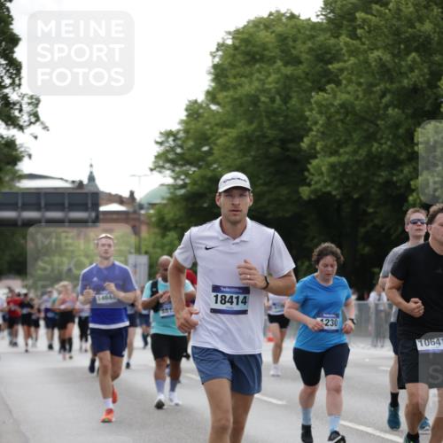 29.06.2025 - hella hamburg halbmarathon Jannik Wohlers http://msf.ph/oto/8236951 29.06.2025 10:28:55 Lombardsbrücke 1230, 2688, 3179, 3311, 4349, 4373, 6285, 6345, 6725, 7449, 8048, 8812, 9714, 10198, 10641, 10808, 11792, 11803, 11989, 12404, 12958, 13090, 14644, 15952, 15955, 16673, 16676, 17496, 18298, 18299, 18414 meine-sportfotos.de