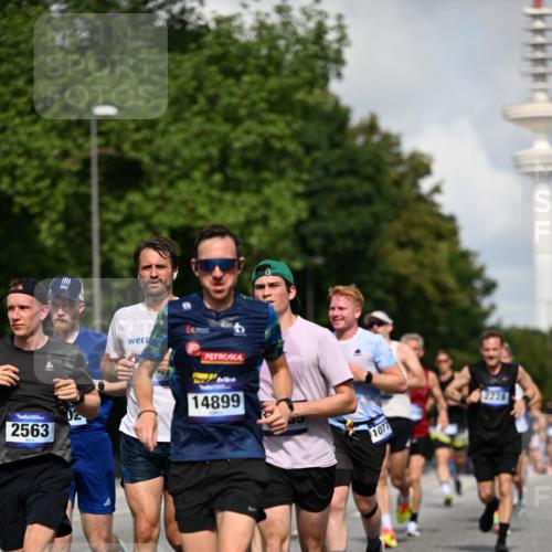 29.06.2025 - hella hamburg halbmarathon Dr. Thomas Lammeyer http://msf.ph/oto/8236966 29.06.2025 09:50:40 Kennedybrücke 1002, 1407, 1411, 1910, 1959, 2121, 2228, 2563, 2774, 2836, 2851, 3790, 3935, 4246, 4740, 5961, 6032, 6305, 6473, 6915, 7080, 7622, 7831, 7867, 7972, 8366, 8395, 9171, 9376, 9508, 10771, 11055 meine-sportfotos.de