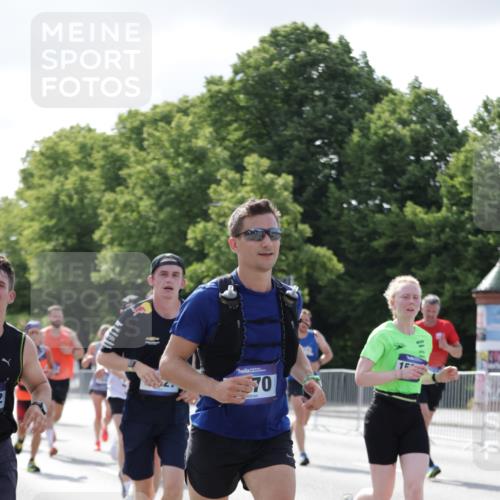 29.06.2025 - hella hamburg halbmarathon Jannik Wohlers http://msf.ph/oto/8236967 29.06.2025 09:53:47 Lombardsbrücke 1119, 1399, 1413, 1424, 1476, 1892, 1902, 2098, 2188, 2842, 3477, 3785, 4029, 4183, 4185, 4235, 4237, 4270, 5528, 6198, 6630, 6831, 7297, 8743, 8928, 9105, 9463, 9482, 9619, 10529, 11773, 11848, 12084, 12159, 12203, 12549, 12679, 12706, 12724, 12747, 13297, 13348, 13707, 14541, 14804, 15001, 15333, 15365, 15422, 15784, 15825, 15950, 16081, 16314, 16316, 16627, 16893, 17229, 17332, 17363, 17451, 17710, 17864, 18499, 18815, 19112 meine-sportfotos.de