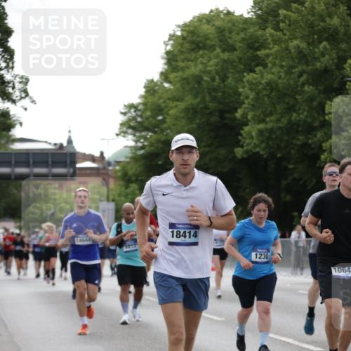 29.06.2025 - hella hamburg halbmarathon Jannik Wohlers http://msf.ph/oto/8236972 29.06.2025 10:28:56 Lombardsbrücke 1230, 2688, 3179, 3311, 4349, 4373, 6285, 6345, 6725, 7449, 8048, 8812, 9714, 10198, 10641, 10808, 11792, 11803, 11989, 12404, 12958, 13090, 14644, 15952, 15955, 16659, 16673, 16676, 17496, 18298, 18299, 18414 meine-sportfotos.de