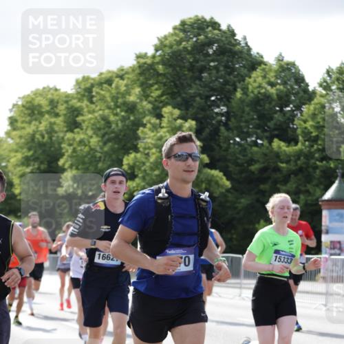 29.06.2025 - hella hamburg halbmarathon Jannik Wohlers http://msf.ph/oto/8236993 29.06.2025 09:53:47 Lombardsbrücke 1119, 1399, 1413, 1424, 1476, 1892, 1902, 2098, 2188, 2842, 3477, 3785, 4029, 4183, 4185, 4235, 4237, 4270, 5528, 6198, 6630, 6831, 7297, 8743, 8928, 9105, 9463, 9482, 9619, 10529, 11773, 11848, 12084, 12159, 12203, 12549, 12679, 12706, 12724, 12747, 13297, 13348, 13707, 14541, 14804, 15001, 15333, 15365, 15422, 15784, 15825, 15950, 16081, 16314, 16316, 16627, 16893, 17229, 17332, 17363, 17451, 17710, 17864, 18499, 18815, 19112 meine-sportfotos.de