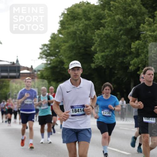 29.06.2025 - hella hamburg halbmarathon Jannik Wohlers http://msf.ph/oto/8237026 29.06.2025 10:28:56 Lombardsbrücke 1230, 2688, 3179, 3311, 4349, 4373, 6285, 6345, 6725, 7449, 8048, 8812, 9714, 10198, 10641, 10808, 11792, 11803, 11989, 12404, 12958, 13090, 14644, 15952, 15955, 16659, 16673, 16676, 17496, 18298, 18299, 18414 meine-sportfotos.de