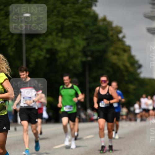 29.06.2025 - hella hamburg halbmarathon Dr. Thomas Lammeyer http://msf.ph/oto/8237045 29.06.2025 10:13:48 Kennedybrücke 1573, 1838, 3921, 5511, 7042, 7187, 7333, 7636, 8219, 8890, 9366, 9434, 9674, 9781, 10036, 10943, 11027 meine-sportfotos.de