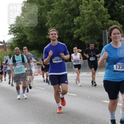 29.06.2025 - hella hamburg halbmarathon Jannik Wohlers http://msf.ph/oto/8237059 29.06.2025 10:28:59 Lombardsbrücke 1230, 1661, 3179, 3311, 4349, 4373, 6285, 6725, 7449, 8812, 9714, 10198, 10322, 10641, 10808, 11249, 11792, 11803, 11989, 12086, 12958, 13090, 13382, 14644, 16659, 16662, 16673, 16676, 17496, 18298, 18299, 18414 meine-sportfotos.de