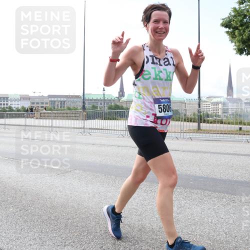 29.06.2025 - hella hamburg halbmarathon Lena Gebhardt http://msf.ph/oto/8237076 29.06.2025 10:09:32 Lombardsbrücke 1052, 1147, 1188, 1456, 1483, 1513, 1823, 1838, 2978, 4859, 5806, 5885, 6674, 7058, 7187, 8090, 8685, 9297, 9306, 9718, 9988, 10194, 10819, 11067, 11496, 12156, 12255, 12509, 12862, 13210, 13660, 13739, 14736, 15697, 16688, 16918, 17347, 17630, 18076, 18440, 18726, 18727, 19166, 19242 meine-sportfotos.de