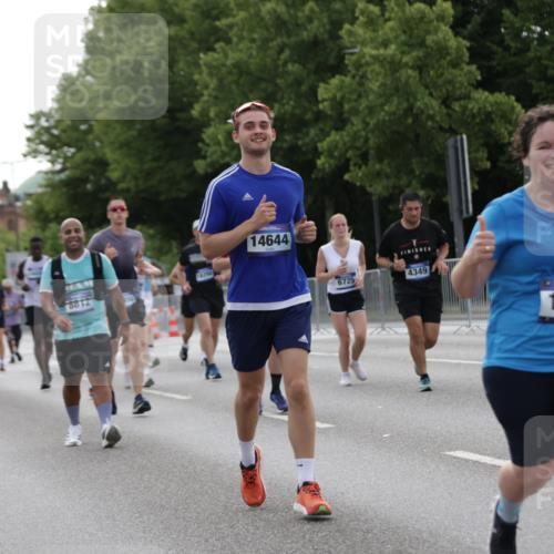 29.06.2025 - hella hamburg halbmarathon Jannik Wohlers http://msf.ph/oto/8237098 29.06.2025 10:28:59 Lombardsbrücke 1230, 1661, 3179, 3311, 4349, 4373, 6285, 6725, 7449, 8812, 9714, 10198, 10322, 10641, 10808, 11249, 11792, 11803, 11989, 12086, 12958, 13090, 13382, 14644, 16659, 16662, 16673, 16676, 17496, 18298, 18299, 18414 meine-sportfotos.de