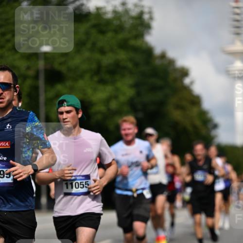 29.06.2025 - hella hamburg halbmarathon Dr. Thomas Lammeyer http://msf.ph/oto/8237110 29.06.2025 09:50:41 Kennedybrücke 1002, 1217, 1407, 1910, 1959, 2121, 2228, 2563, 2774, 2836, 2851, 3790, 3935, 4246, 4740, 5961, 6032, 6305, 6473, 6915, 7080, 7831, 7867, 7972, 8366, 8395, 9171, 9376, 9508, 10771, 11055 meine-sportfotos.de