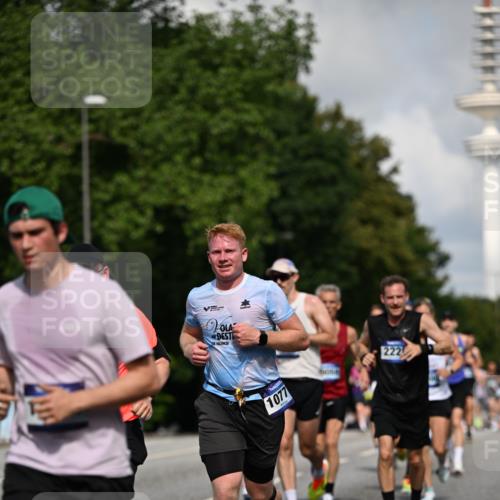 29.06.2025 - hella hamburg halbmarathon Dr. Thomas Lammeyer http://msf.ph/oto/8237189 29.06.2025 09:50:42 Kennedybrücke 1002, 1217, 1407, 1910, 1959, 2121, 2228, 2563, 2774, 2836, 2851, 3790, 3935, 4246, 4740, 5961, 6032, 6305, 6473, 6915, 7080, 7831, 7867, 7972, 8366, 8395, 9171, 9376, 9508, 10771, 11055 meine-sportfotos.de