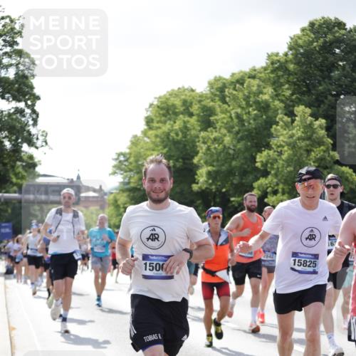 29.06.2025 - hella hamburg halbmarathon Jannik Wohlers http://msf.ph/oto/8237219 29.06.2025 09:53:48 Lombardsbrücke 1119, 1399, 1413, 1424, 1476, 1892, 1902, 2098, 2188, 2842, 3477, 3785, 4029, 4183, 4185, 4235, 4237, 4270, 5528, 6198, 6630, 6831, 7297, 8743, 8928, 9105, 9463, 9482, 9619, 10529, 11773, 11848, 12084, 12159, 12203, 12549, 12679, 12706, 12724, 12747, 13297, 13348, 13707, 13746, 14541, 14804, 15001, 15333, 15365, 15422, 15784, 15825, 15950, 16081, 16314, 16316, 16627, 16893, 17229, 17332, 17451, 17710, 17864, 18380, 18499, 18815, 19112 meine-sportfotos.de