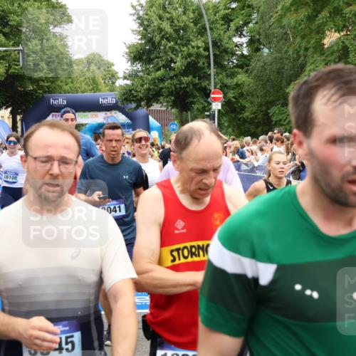 29.06.2025 - hella hamburg halbmarathon Zöllner http://msf.ph/oto/8237224 29.06.2025 10:55:17 Ziel 1549, 1628, 2119, 2448, 3041, 4903, 6355, 6723, 6891, 8973, 9361, 10188, 10191, 10192, 10263, 10582, 11747, 12248, 14834, 15854, 16108, 16521, 18031, 18966 meine-sportfotos.de