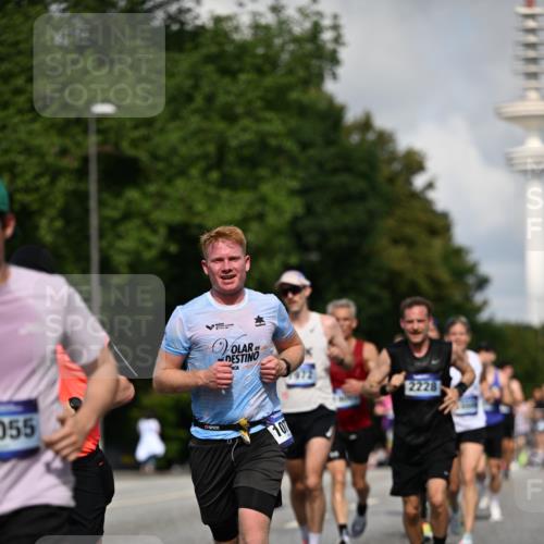 29.06.2025 - hella hamburg halbmarathon Dr. Thomas Lammeyer http://msf.ph/oto/8237246 29.06.2025 09:50:42 Kennedybrücke 1002, 1217, 1407, 1910, 1959, 2121, 2228, 2563, 2774, 2836, 2851, 3790, 3935, 4246, 4740, 5961, 6032, 6305, 6473, 6915, 7080, 7831, 7867, 7972, 8366, 8395, 9171, 9376, 9508, 10771, 11055 meine-sportfotos.de