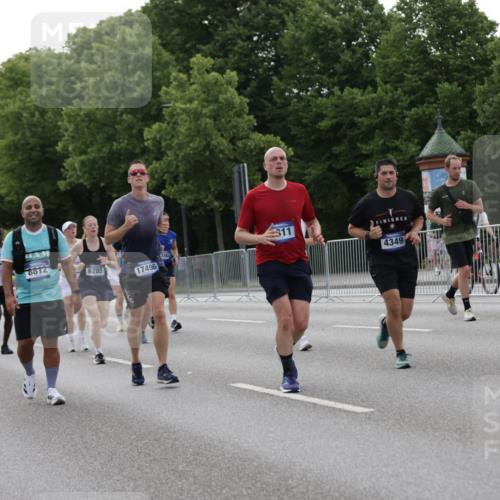 29.06.2025 - hella hamburg halbmarathon Jannik Wohlers http://msf.ph/oto/8237262 29.06.2025 10:29:01 Lombardsbrücke 1230, 1661, 3179, 3311, 4349, 4373, 6285, 6725, 7449, 7517, 8812, 9714, 10322, 10641, 10808, 10996, 11249, 11792, 11803, 11989, 12086, 12958, 13382, 14644, 16659, 16662, 16673, 16676, 17496, 18298, 18299, 18414 meine-sportfotos.de