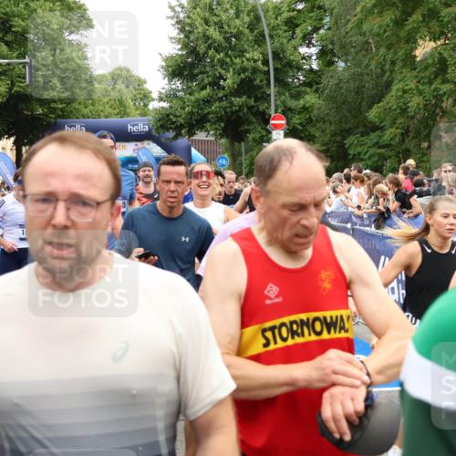 29.06.2025 - hella hamburg halbmarathon Zöllner http://msf.ph/oto/8237263 29.06.2025 10:55:17 Ziel 1549, 1628, 2119, 2448, 3041, 4903, 6355, 6723, 6891, 8973, 9361, 10188, 10191, 10192, 10263, 10582, 11747, 12248, 14834, 15854, 16108, 16521, 18031, 18966 meine-sportfotos.de