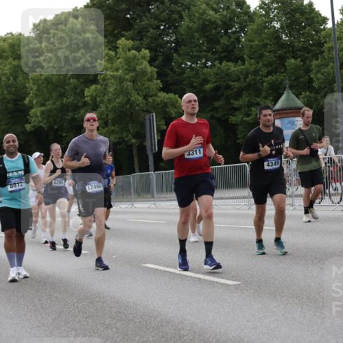 29.06.2025 - hella hamburg halbmarathon Jannik Wohlers http://msf.ph/oto/8237322 29.06.2025 10:29:01 Lombardsbrücke 1230, 1661, 3179, 3311, 4349, 4373, 6285, 6725, 7449, 7517, 8812, 9714, 10322, 10641, 10808, 10996, 11249, 11792, 11803, 11989, 12086, 12958, 13382, 14644, 16659, 16662, 16673, 16676, 17496, 18298, 18299, 18414 meine-sportfotos.de