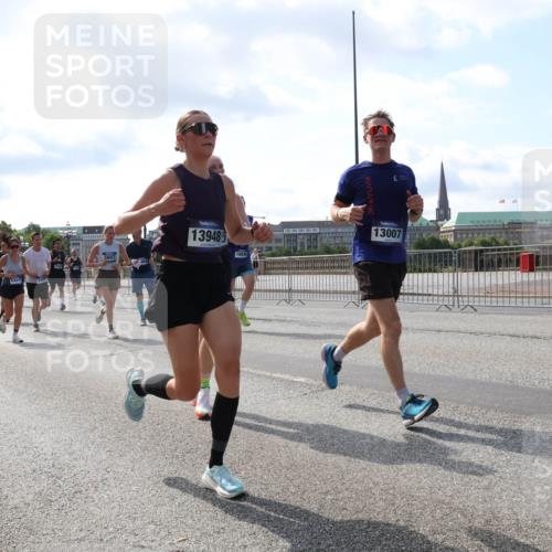 29.06.2025 - hella hamburg halbmarathon Lena Gebhardt http://msf.ph/oto/8237324 29.06.2025 09:56:17 Lombardsbrücke 1061, 1143, 1216, 1257, 1267, 1452, 1499, 1502, 1507, 1592, 1628, 1689, 1877, 2082, 2083, 2250, 2260, 2504, 2771, 2818, 2864, 2953, 2996, 3060, 3256, 3296, 3543, 4033, 4077, 4127, 4346, 4557, 4711, 4833, 5116, 5482, 5600, 5607, 5978, 6115, 6134, 6168, 6511, 6512, 7056, 7100, 7178, 7224, 7332, 7383, 7583, 7943, 8335, 8514, 8968, 8989, 8996, 9246, 9537, 10596 meine-sportfotos.de