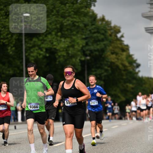 29.06.2025 - hella hamburg halbmarathon Dr. Thomas Lammeyer http://msf.ph/oto/8237368 29.06.2025 10:13:50 Kennedybrücke 1573, 1838, 3921, 5511, 7042, 7187, 7333, 7636, 8219, 8890, 9366, 9434, 9674, 9781, 10036, 10943, 11027 meine-sportfotos.de