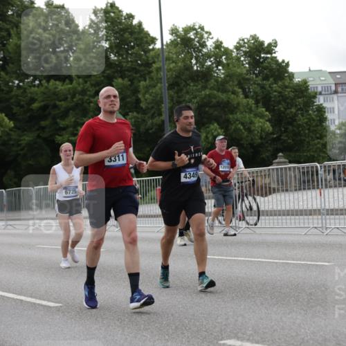 29.06.2025 - hella hamburg halbmarathon Jannik Wohlers http://msf.ph/oto/8237424 29.06.2025 10:29:02 Lombardsbrücke 1230, 1661, 3179, 3311, 3524, 4349, 4373, 6285, 6725, 7449, 7517, 7832, 8812, 9714, 10322, 10641, 10808, 10996, 11249, 11792, 11803, 11989, 12086, 12958, 13382, 14644, 16306, 16659, 16662, 16676, 17496, 17945, 18298, 18299, 18414 meine-sportfotos.de