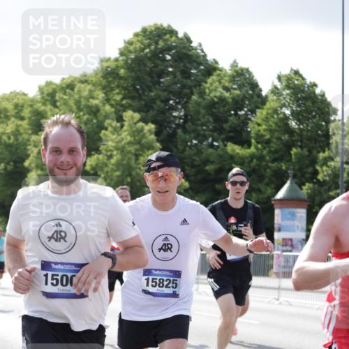 29.06.2025 - hella hamburg halbmarathon Jannik Wohlers http://msf.ph/oto/8237451 29.06.2025 09:53:49 Lombardsbrücke 1119, 1399, 1413, 1424, 1476, 1892, 1902, 2098, 2188, 2842, 3477, 3785, 4029, 4183, 4185, 4235, 4237, 4270, 5020, 5528, 6198, 6630, 6831, 7297, 8743, 8928, 9463, 9482, 9619, 10529, 11773, 11848, 12084, 12159, 12203, 12549, 12679, 12706, 12724, 12747, 13123, 13297, 13348, 13707, 13746, 14541, 14804, 15001, 15333, 15365, 15422, 15573, 15784, 15825, 15950, 16081, 16314, 16316, 16627, 16893, 17229, 17332, 17451, 17710, 17864, 18380, 18499, 18815 meine-sportfotos.de