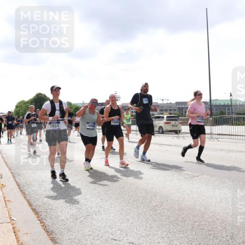 29.06.2025 - hella hamburg halbmarathon Lena Gebhardt http://msf.ph/oto/8237473 29.06.2025 10:45:14 Lombardsbrücke 1024, 1273, 1629, 1685, 1713, 1798, 1924, 2007, 2216, 2217, 2779, 3160, 3164, 3357, 3377, 3570, 3879, 3993, 4099, 4102, 4186, 4275, 4306, 4337, 4504, 4820, 4851, 5099, 5108, 5190, 5339, 5636, 5949, 6150, 6509, 6763, 6788, 6841, 6888, 6911, 6922, 6980, 7283, 7530, 7541, 7699, 7859, 7912, 8582, 8594, 8605, 8762, 8907, 9036, 9084, 9085, 9620, 10030, 10182, 10225, 10562, 10566, 10668, 10707, 11272, 11314, 12198, 12318, 12332, 12334, 12394, 13039, 13261 meine-sportfotos.de