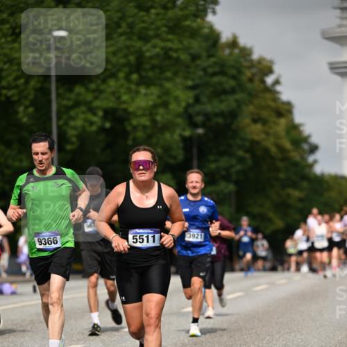 29.06.2025 - hella hamburg halbmarathon Dr. Thomas Lammeyer http://msf.ph/oto/8237495 29.06.2025 10:13:50 Kennedybrücke 1573, 1838, 3921, 5511, 7042, 7187, 7333, 7636, 8219, 8890, 9366, 9434, 9674, 9781, 10036, 10943, 11027 meine-sportfotos.de