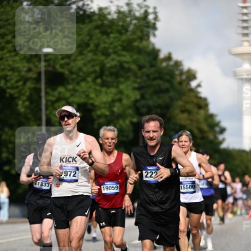 29.06.2025 - hella hamburg halbmarathon Dr. Thomas Lammeyer http://msf.ph/oto/8237518 29.06.2025 09:50:44 Kennedybrücke 1002, 1217, 1407, 1910, 2121, 2228, 2404, 2563, 2774, 2851, 3790, 3935, 4246, 4740, 5961, 6032, 6305, 6473, 6915, 7831, 7972, 8366, 8395, 9171, 9376, 9508, 10771, 11055 meine-sportfotos.de