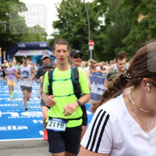29.06.2025 - hella hamburg halbmarathon Zöllner http://msf.ph/oto/8237529 29.06.2025 10:55:20 Ziel 4903, 5643, 6723, 6891, 8973, 10188, 10263, 10582, 11184, 12526, 13470, 15854, 16521, 18031, 18290, 18380, 18531, 18966 meine-sportfotos.de