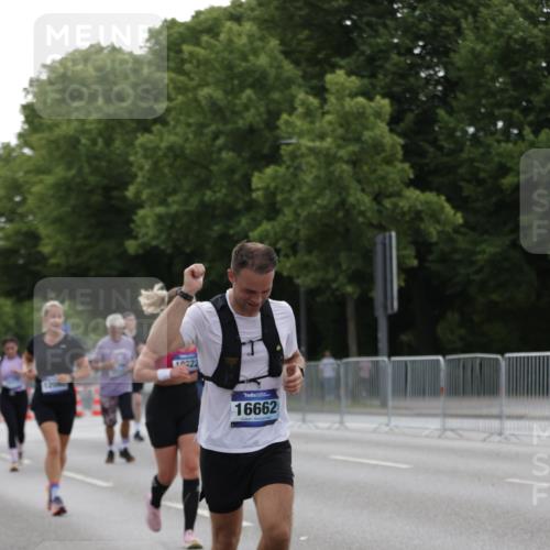 29.06.2025 - hella hamburg halbmarathon Jannik Wohlers http://msf.ph/oto/8237556 29.06.2025 10:29:06 Lombardsbrücke 1063, 1230, 1661, 3179, 3311, 3524, 4349, 6285, 6725, 7517, 7832, 8812, 9714, 10322, 10641, 10996, 11249, 11269, 11634, 11792, 11803, 12086, 13382, 14644, 16306, 16659, 16662, 16676, 17496, 17945, 18298, 18299 meine-sportfotos.de