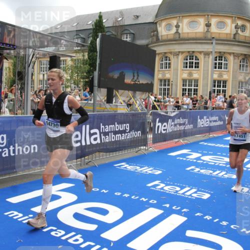 29.06.2025 - hella hamburg halbmarathon Michael Strokosch http://msf.ph/oto/8237566 29.06.2025 10:48:00 Ziel 1604, 1613, 4528, 4601, 5022, 6377, 6836, 12808, 14730, 15333, 16766, 17451, 18206, 18922, 19198 meine-sportfotos.de