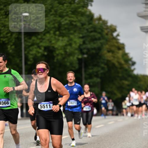 29.06.2025 - hella hamburg halbmarathon Dr. Thomas Lammeyer http://msf.ph/oto/8237606 29.06.2025 10:13:50 Kennedybrücke 1573, 1838, 3921, 5511, 7042, 7187, 7333, 7636, 8219, 8890, 9366, 9434, 9674, 9781, 10036, 10943, 11027 meine-sportfotos.de
