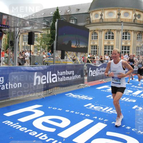 29.06.2025 - hella hamburg halbmarathon Michael Strokosch http://msf.ph/oto/8237613 29.06.2025 10:48:00 Ziel 1604, 1613, 4528, 4601, 5022, 6377, 6836, 12808, 14730, 15333, 16766, 17451, 18206, 18922, 19198 meine-sportfotos.de