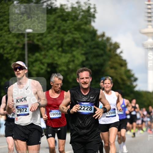 29.06.2025 - hella hamburg halbmarathon Dr. Thomas Lammeyer http://msf.ph/oto/8237616 29.06.2025 09:50:44 Kennedybrücke 1002, 1217, 1407, 1910, 2121, 2228, 2404, 2563, 2774, 2851, 3790, 3935, 4246, 4740, 5961, 6032, 6305, 6473, 6915, 7831, 7972, 8366, 8395, 9171, 9376, 9508, 10771, 11055 meine-sportfotos.de