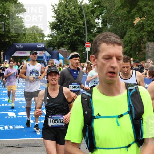29.06.2025 - hella hamburg halbmarathon Zöllner http://msf.ph/oto/8237617 29.06.2025 10:55:21 Ziel 4189, 5643, 6723, 6891, 8487, 8973, 10188, 10263, 10582, 11184, 12526, 13236, 13470, 15854, 16521, 16985, 18290, 18380, 18531 meine-sportfotos.de
