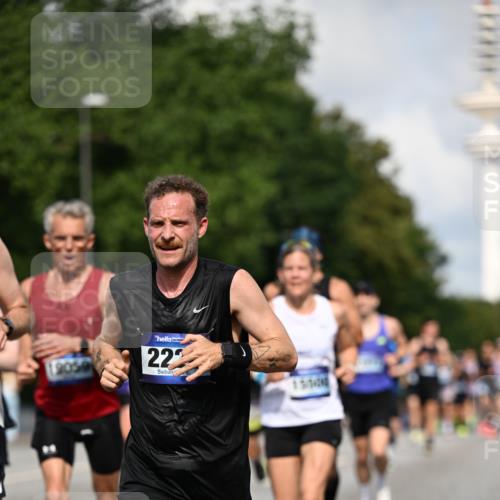 29.06.2025 - hella hamburg halbmarathon Dr. Thomas Lammeyer http://msf.ph/oto/8237643 29.06.2025 09:50:45 Kennedybrücke 1002, 1217, 1407, 1910, 2121, 2228, 2404, 2563, 2774, 2851, 3790, 3935, 4246, 4740, 5961, 6032, 6305, 6473, 6915, 7831, 7972, 8366, 8395, 9171, 9376, 9508, 10771, 11055 meine-sportfotos.de