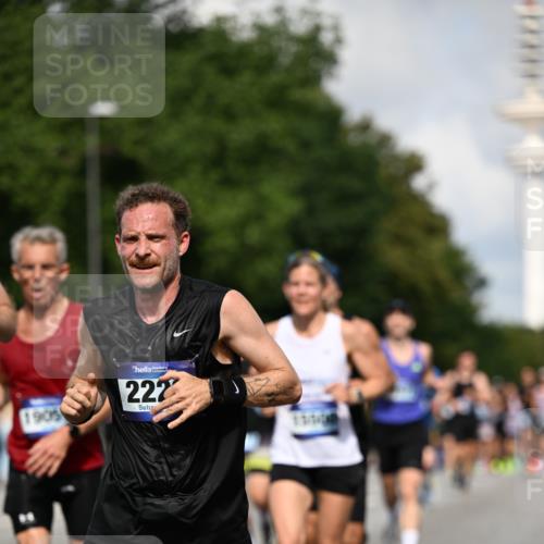 29.06.2025 - hella hamburg halbmarathon Dr. Thomas Lammeyer http://msf.ph/oto/8237654 29.06.2025 09:50:45 Kennedybrücke 1002, 1217, 1407, 1910, 2121, 2228, 2404, 2563, 2774, 2851, 3790, 3935, 4246, 4740, 5961, 6032, 6305, 6473, 6915, 7831, 7972, 8366, 8395, 9171, 9376, 9508, 10771, 11055 meine-sportfotos.de