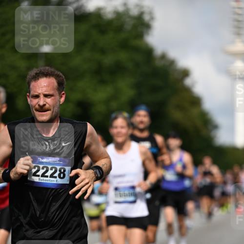 29.06.2025 - hella hamburg halbmarathon Dr. Thomas Lammeyer http://msf.ph/oto/8237674 29.06.2025 09:50:45 Kennedybrücke 1002, 1217, 1407, 1910, 2121, 2228, 2404, 2563, 2774, 2851, 3790, 3935, 4246, 4740, 5961, 6032, 6305, 6473, 6915, 7831, 7972, 8366, 8395, 9171, 9376, 9508, 10771, 11055 meine-sportfotos.de