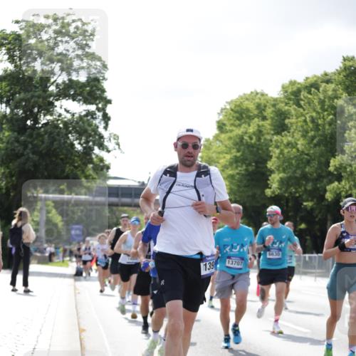29.06.2025 - hella hamburg halbmarathon Jannik Wohlers http://msf.ph/oto/8237676 29.06.2025 09:53:51 Lombardsbrücke 1119, 1399, 1413, 1424, 1476, 1892, 1902, 2020, 2098, 2188, 2842, 3477, 3785, 4029, 4183, 4185, 4237, 4270, 5020, 6198, 6630, 6831, 7297, 8576, 8698, 8743, 8928, 9463, 9482, 9815, 10529, 11773, 11848, 12084, 12159, 12203, 12549, 12679, 12706, 12724, 12747, 13123, 13297, 13348, 13707, 13746, 14541, 14804, 15001, 15333, 15365, 15422, 15573, 15784, 15825, 15950, 16314, 16316, 16627, 16893, 17229, 17332, 17451, 17710, 18380, 18499, 18509, 18815, 19137 meine-sportfotos.de