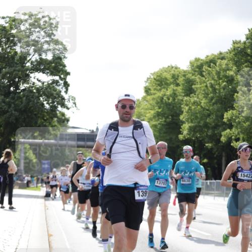 29.06.2025 - hella hamburg halbmarathon Jannik Wohlers http://msf.ph/oto/8237749 29.06.2025 09:53:51 Lombardsbrücke 1119, 1399, 1413, 1424, 1476, 1892, 1902, 2020, 2098, 2188, 2842, 3477, 3785, 4029, 4183, 4185, 4237, 4270, 5020, 6198, 6630, 6831, 7297, 8576, 8698, 8743, 8928, 9463, 9482, 9815, 10529, 11773, 11848, 12084, 12159, 12203, 12549, 12679, 12706, 12724, 12747, 13123, 13297, 13348, 13707, 13746, 14541, 14804, 15001, 15333, 15365, 15422, 15573, 15784, 15825, 15950, 16314, 16316, 16627, 16893, 17229, 17332, 17451, 17710, 18380, 18499, 18509, 18815, 19137 meine-sportfotos.de