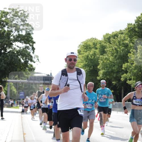 29.06.2025 - hella hamburg halbmarathon Jannik Wohlers http://msf.ph/oto/8237846 29.06.2025 09:53:51 Lombardsbrücke 1119, 1399, 1413, 1424, 1476, 1892, 1902, 2020, 2098, 2188, 2842, 3477, 3785, 4029, 4183, 4185, 4237, 4270, 5020, 6198, 6630, 6831, 7297, 8576, 8698, 8743, 8928, 9463, 9482, 9815, 10529, 11773, 11848, 12084, 12159, 12203, 12549, 12679, 12706, 12724, 12747, 13123, 13297, 13348, 13707, 13746, 14541, 14804, 15001, 15333, 15365, 15422, 15573, 15784, 15825, 15950, 16314, 16316, 16627, 16893, 17229, 17332, 17451, 17710, 18380, 18499, 18509, 18815, 19137 meine-sportfotos.de