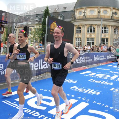 29.06.2025 - hella hamburg halbmarathon Michael Strokosch http://msf.ph/oto/8237889 29.06.2025 10:48:03 Ziel 1086, 1604, 1613, 4528, 4601, 5022, 6377, 12706, 12724, 12747, 12808, 13570, 15333, 16766, 18206, 18922, 19198 meine-sportfotos.de