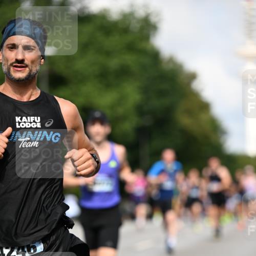 29.06.2025 - hella hamburg halbmarathon Dr. Thomas Lammeyer http://msf.ph/oto/8237916 29.06.2025 09:50:47 Kennedybrücke 1002, 1217, 1910, 2121, 2228, 2404, 2563, 2774, 2851, 3790, 4246, 4740, 5961, 6032, 6305, 6473, 6915, 7831, 7972, 8366, 8395, 9171, 9376, 9508, 10771, 11055 meine-sportfotos.de