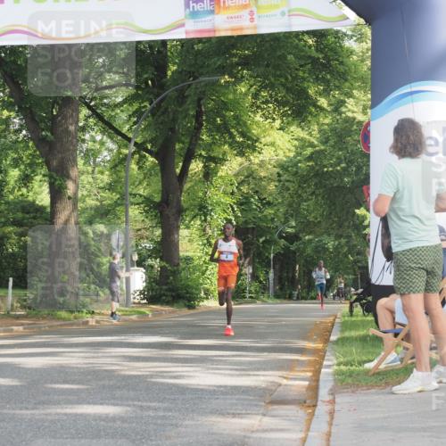 29.06.2025 - hella hamburg halbmarathon KatJ http://msf.ph/oto/8237932 29.06.2025 09:54:40 Zwischen KM18-KM19  meine-sportfotos.de