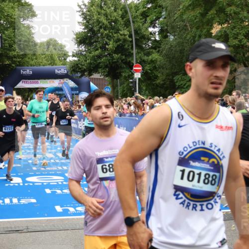 29.06.2025 - hella hamburg halbmarathon Zöllner http://msf.ph/oto/8237934 29.06.2025 10:55:24 Ziel 1130, 4189, 5287, 5643, 6723, 6938, 8487, 10263, 11184, 12526, 13236, 13470, 16985, 17603, 17940, 18290, 18380, 18531 meine-sportfotos.de