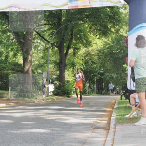 29.06.2025 - hella hamburg halbmarathon KatJ http://msf.ph/oto/8237950 29.06.2025 09:54:40 Zwischen KM18-KM19  meine-sportfotos.de