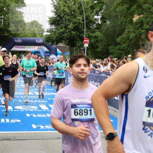 29.06.2025 - hella hamburg halbmarathon Zöllner http://msf.ph/oto/8237955 29.06.2025 10:55:25 Ziel 1130, 2771, 4189, 5287, 5643, 6723, 6938, 8487, 10263, 11184, 12526, 13234, 13236, 13470, 16985, 17603, 17940, 18290, 18380, 18531 meine-sportfotos.de