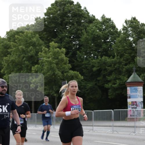 29.06.2025 - hella hamburg halbmarathon Jannik Wohlers http://msf.ph/oto/8238005 29.06.2025 10:29:09 Lombardsbrücke 1063, 1661, 3179, 3311, 3524, 4349, 4395, 5350, 6285, 6725, 7517, 7832, 8812, 9714, 9937, 10322, 10996, 11249, 11269, 11634, 11792, 12086, 12216, 13382, 14644, 16306, 16659, 16662, 16676, 17496, 17945, 18298, 18299 meine-sportfotos.de
