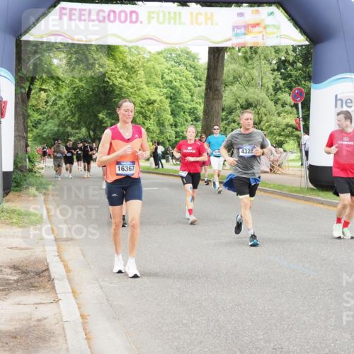 29.06.2025 - hella hamburg halbmarathon MichiJ http://msf.ph/oto/8238014 29.06.2025 10:50:10 Zwischen KM18-KM19 4328, 7243, 9306, 11180, 11527, 11960, 12316, 13958, 14917, 15908, 16367, 17071, 17532 meine-sportfotos.de