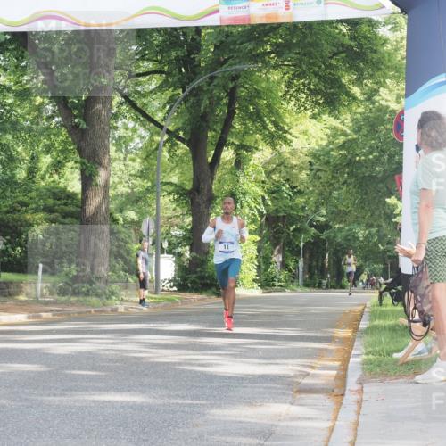 29.06.2025 - hella hamburg halbmarathon KatJ http://msf.ph/oto/8238037 29.06.2025 09:54:46 Zwischen KM18-KM19 4 meine-sportfotos.de