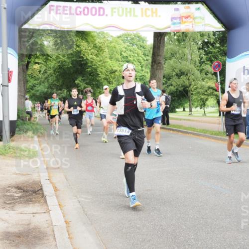 29.06.2025 - hella hamburg halbmarathon MichiJ http://msf.ph/oto/8238042 29.06.2025 10:27:23 Zwischen KM18-KM19 1164, 1615, 2525, 2849, 7981, 11049, 11055, 11379, 13514, 14905, 15372, 17005, 18723 meine-sportfotos.de