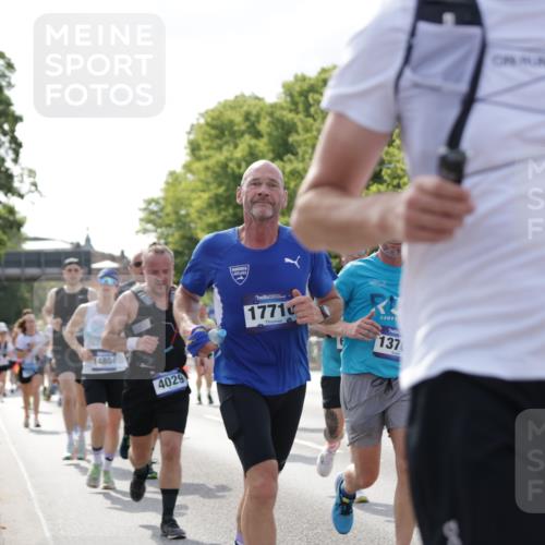29.06.2025 - hella hamburg halbmarathon Jannik Wohlers http://msf.ph/oto/8238047 29.06.2025 09:53:53 Lombardsbrücke 1119, 1171, 1342, 1399, 1413, 1424, 1476, 1892, 2020, 2098, 2188, 2842, 3477, 3785, 4029, 4183, 4185, 4237, 4270, 5020, 6630, 6831, 7297, 8576, 8698, 8743, 8928, 9463, 9815, 10529, 11773, 11848, 12159, 12203, 12549, 12679, 12706, 12724, 12747, 13123, 13297, 13348, 13707, 13746, 14541, 14804, 15001, 15333, 15365, 15422, 15573, 15825, 16314, 16316, 16627, 16893, 17229, 17332, 17451, 17710, 18380, 18499, 18509, 18815, 19137 meine-sportfotos.de